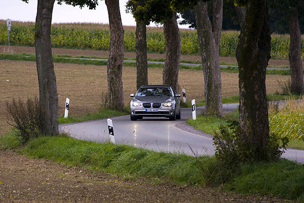 auch f�r die Landstra�e geeignet: der BMW 750Li