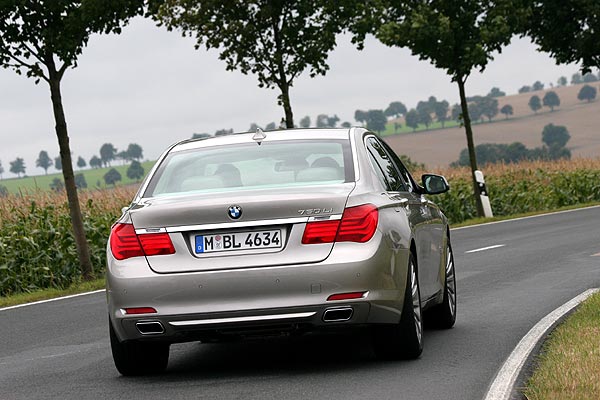 und noch ein 750Li-Testwagen, diesmal auf der Landstra�e