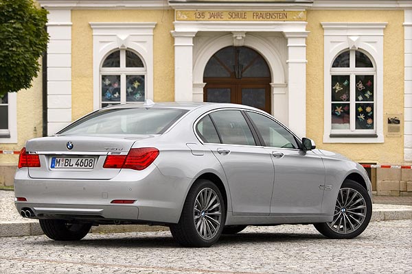 Das sollen f�nf Meter Au�enl�nge sein? Ja, tats�chlich ist der BMW 730d 5,07 m lang!