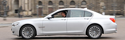 BMW 730d (F01) bei einer Testfahrt in Dresden, hier vor der Semper-Oper