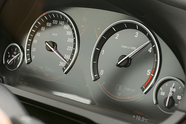 Bei 250 km/h regelt auch der 730d ab