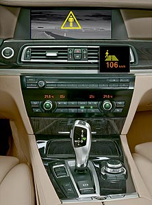 BMW Night-Vision mit Personenerkennung